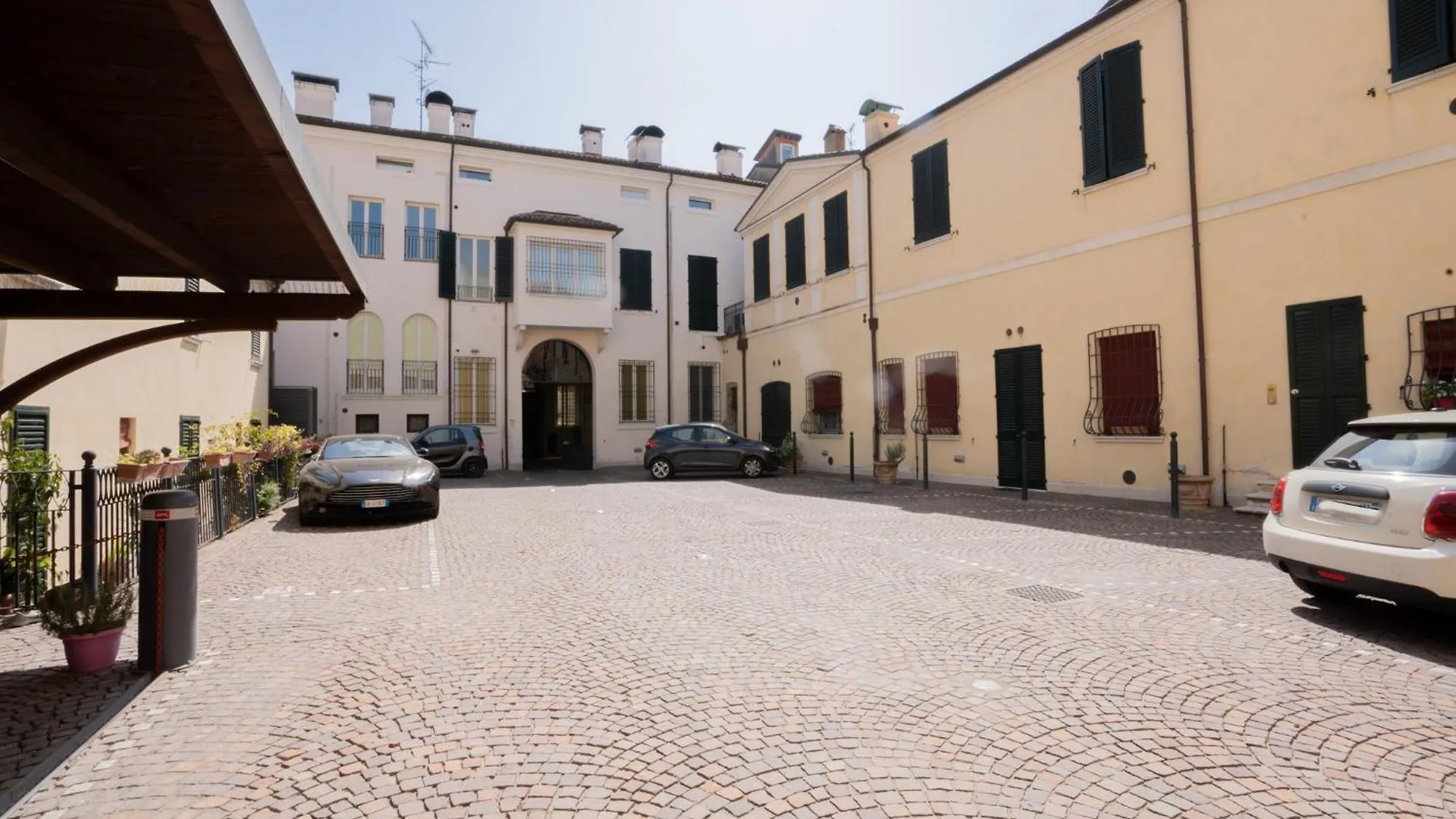 Mansarda Vespucci - Parcheggio Auto Appartement Ferrara Italië